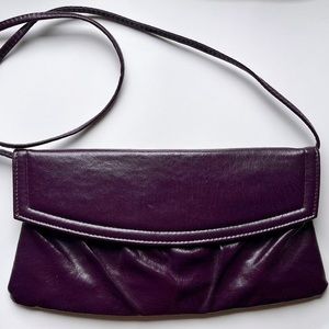 Vintage purple faux-leather purse (1970)